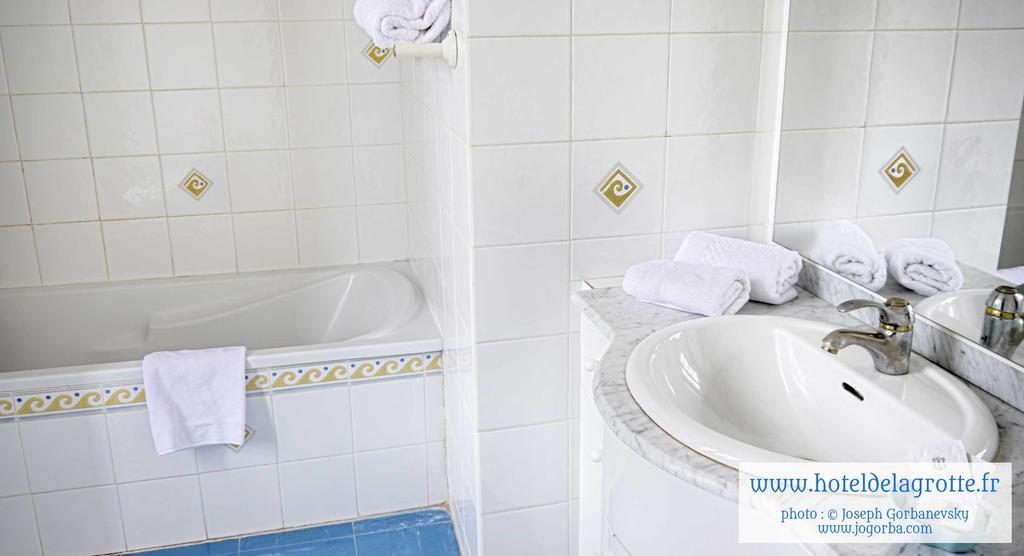 מונטיניאק Hotel De La Grotte מראה חיצוני תמונה